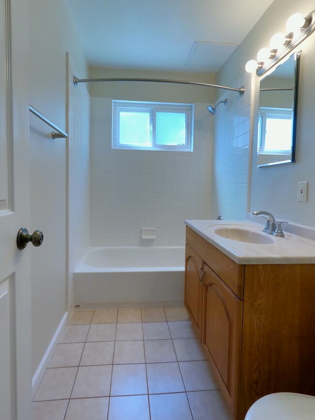 Building Photo - 47 Lester Avenue