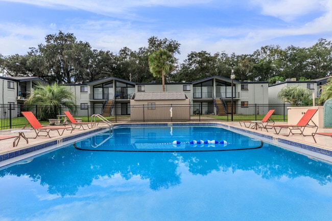 Building Photo - Oasis at San Marco