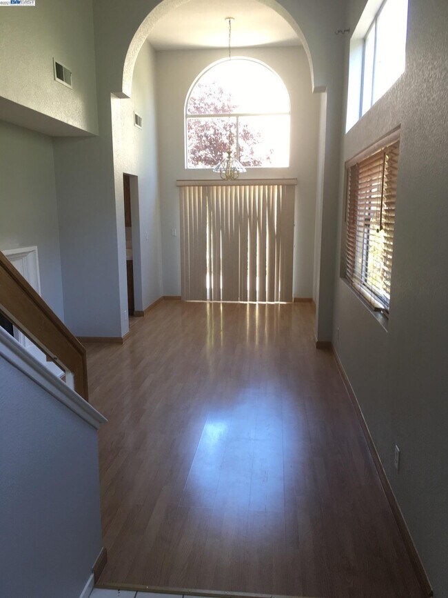 Building Photo - 293 Aspenridge Dr