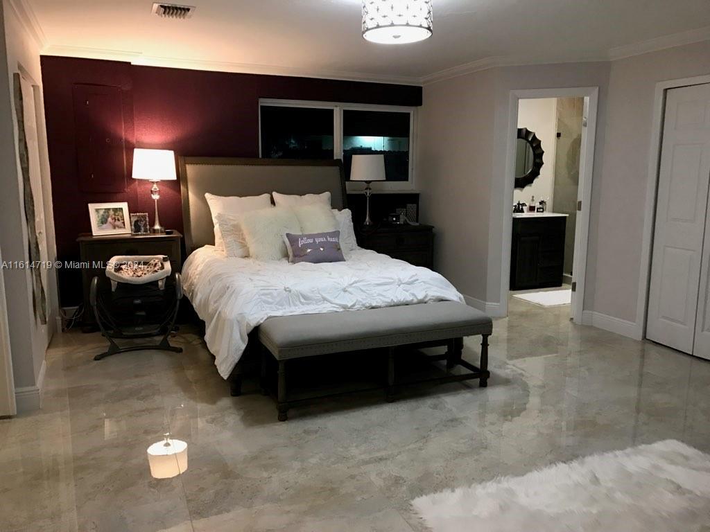 Foto principal - 810 E 9th Pl