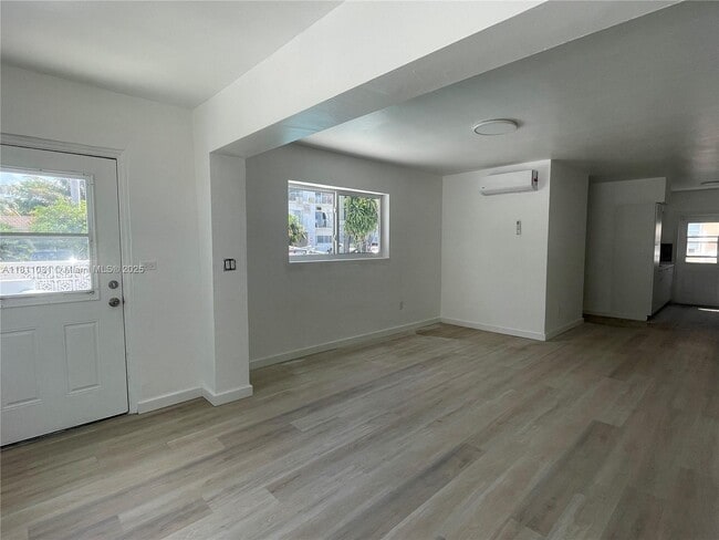 Foto del edificio - 2120 Biarritz Dr