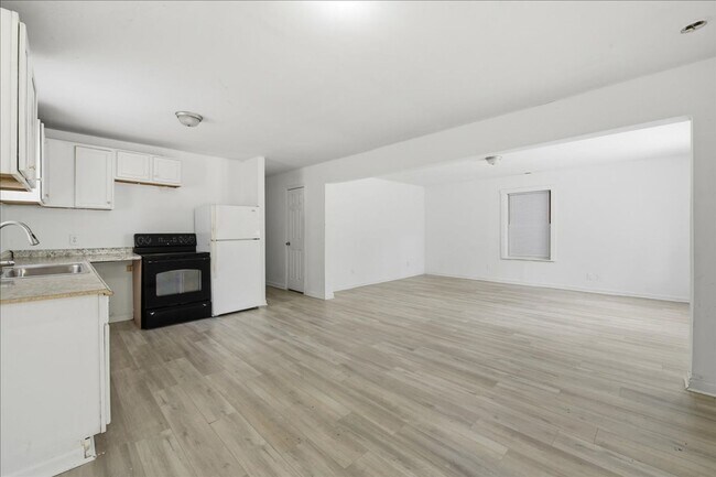 Foto del edificio - 2828 N Gale St