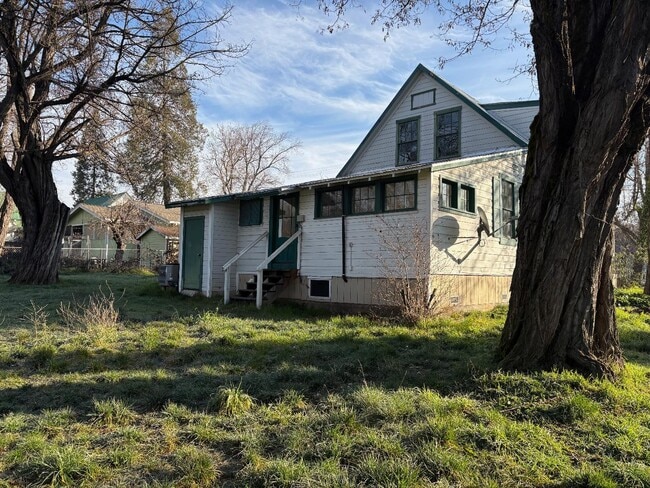 Building Photo - 260 Mill St