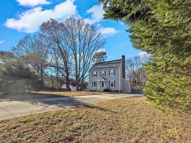 Foto del edificio - Spacious 3BR 2 BA Home with Wooden Deck in Wake Forest