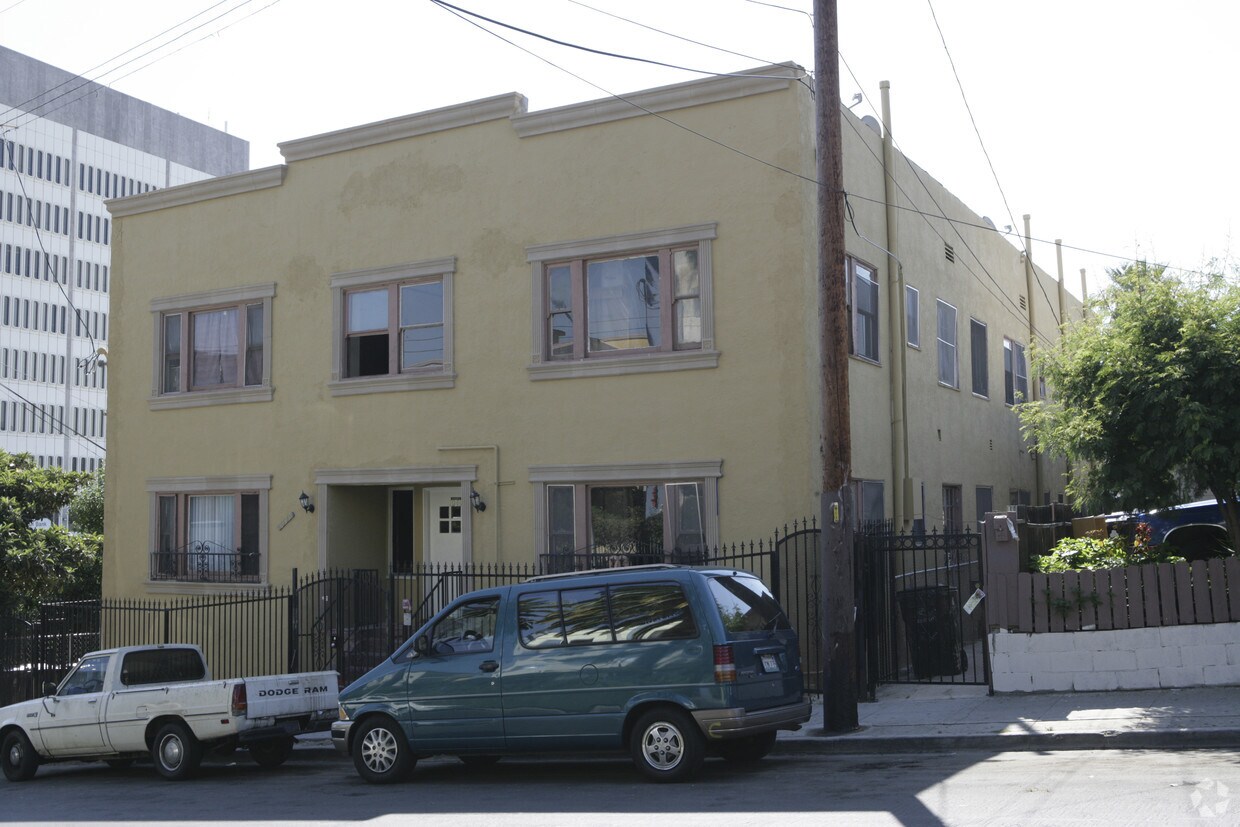 Building Photo - 1044 N Bonnie Brae St