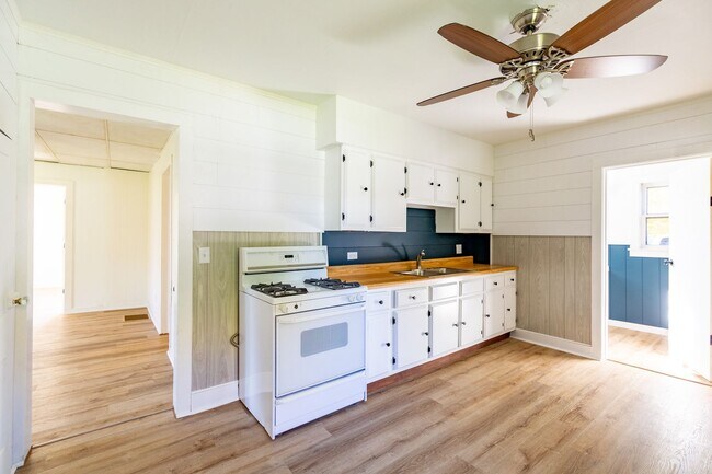 Foto del edificio - 3 Bedroom Single Family Home!