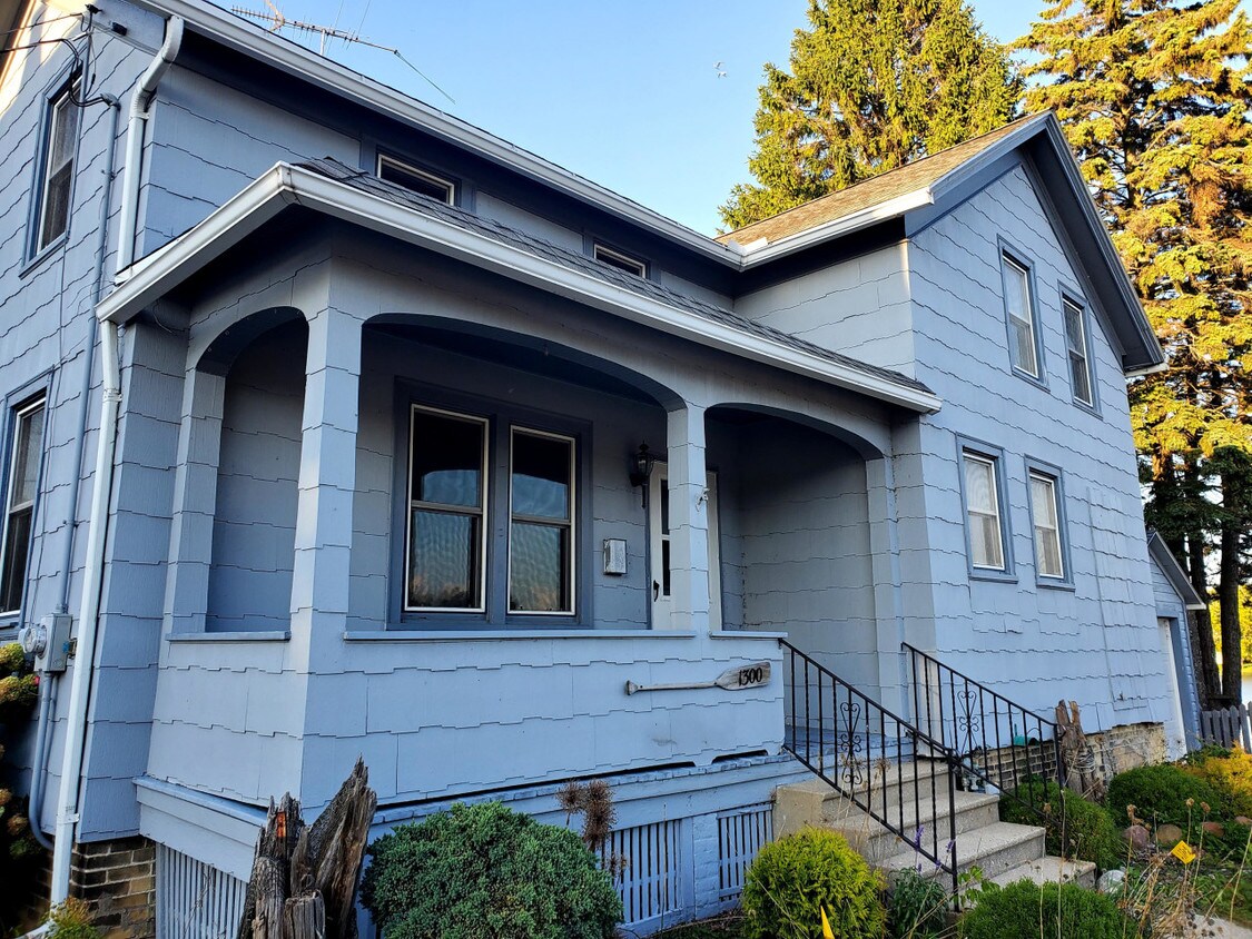 Primary Photo - 1300 22nd St TR