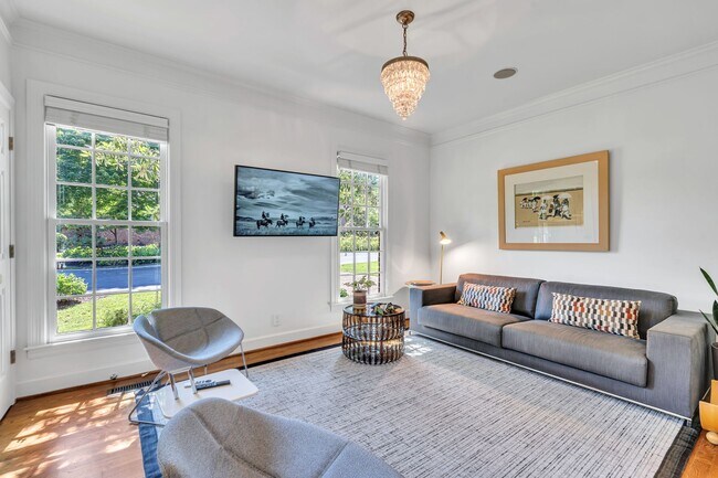 Foto del edificio - 204 Longwood Ct