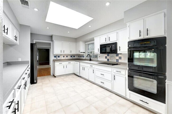 Foto del edificio - 10501 Spicewood Pkwy