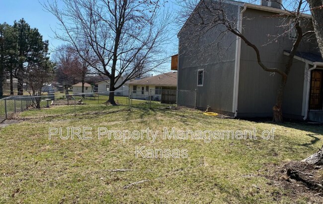 Building Photo - 5431 SW Sena Dr