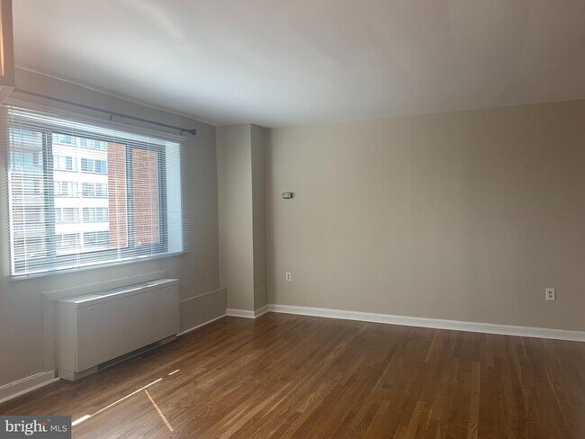 Foto del edificio - 1200 S Arlington Ridge Rd