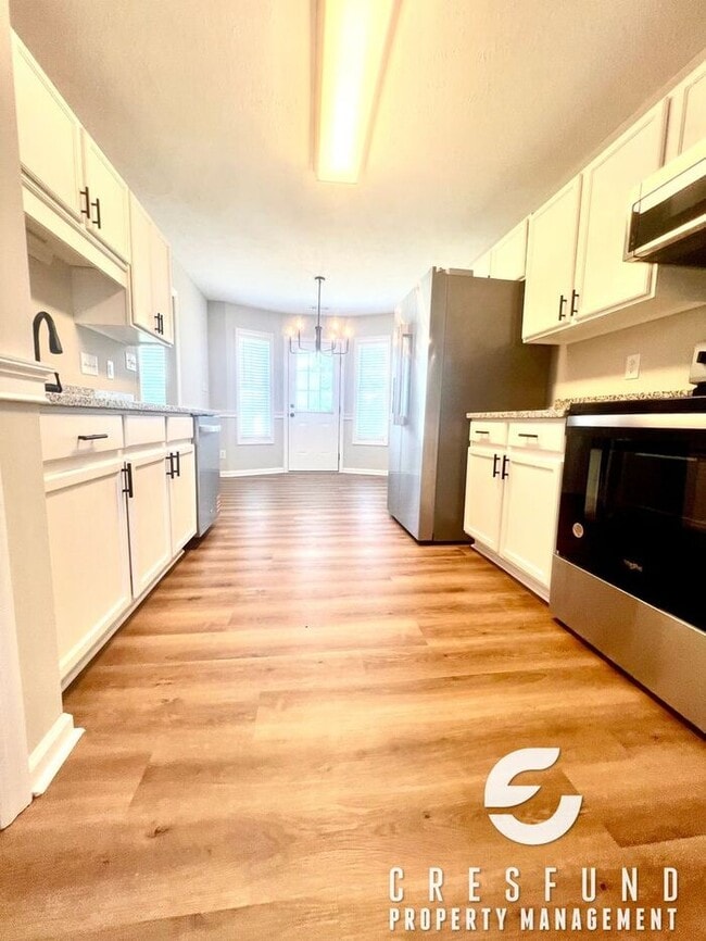 Building Photo - RECENTLY RENOVATED 3 BEDROOM just minutes ...