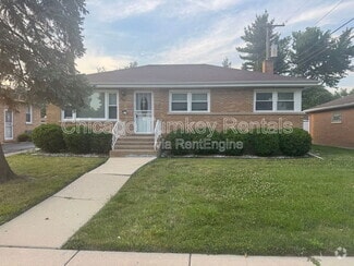 Building Photo - 1006 E 163rd Pl