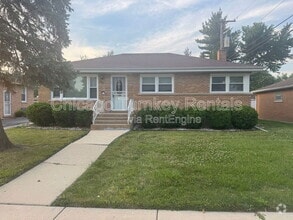 Building Photo - 1006 E 163rd Pl