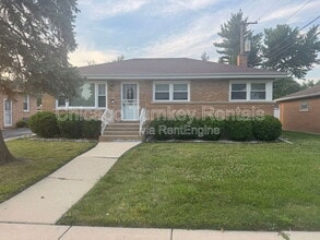 Building Photo - 1006 E 163rd Pl