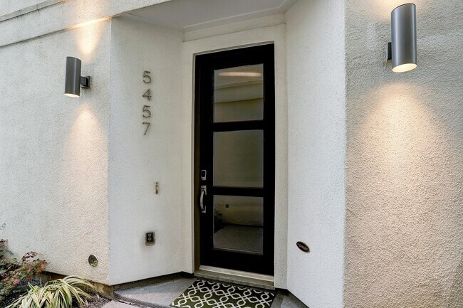 Foto del edificio - 5457 Larkin St