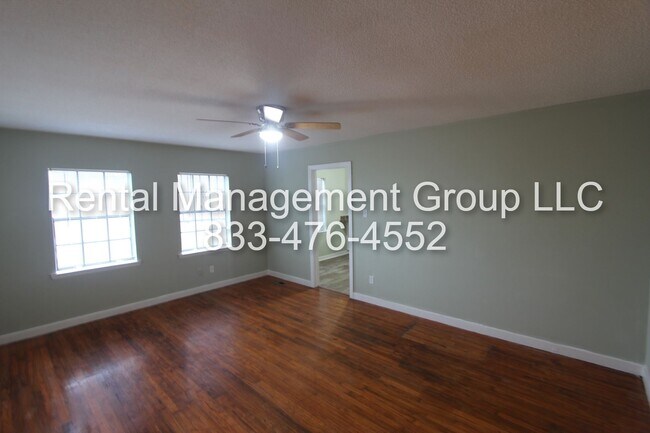 Foto del edificio - New On The Market! Totally Renovated! Chec...