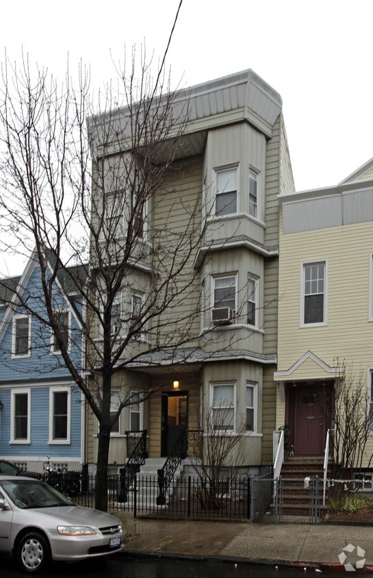 Building Photo - 88 Reservoir Ave
