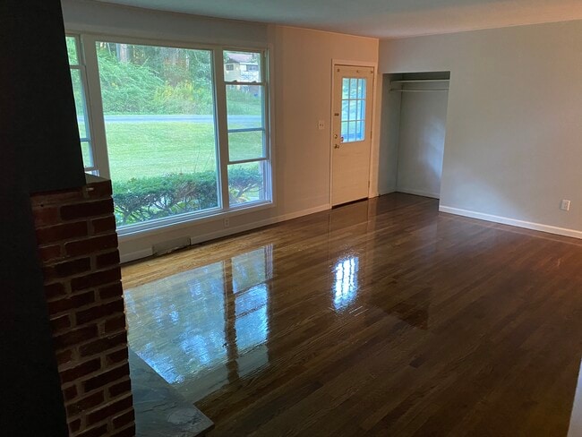 Building Photo - 216 Dorman Rd