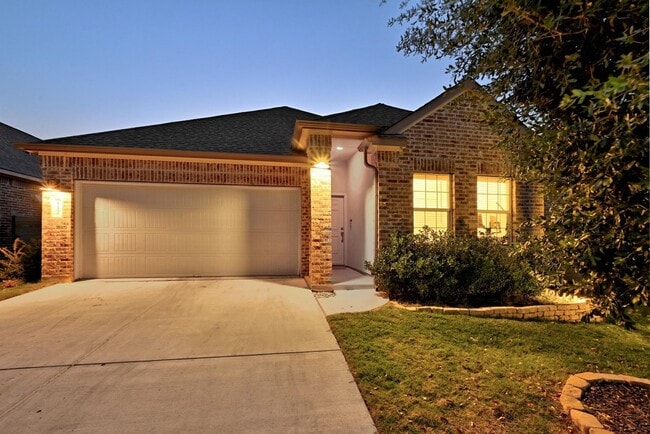 Foto del edificio - 3/BR 2/BA Home with Modern Touches and Coz...