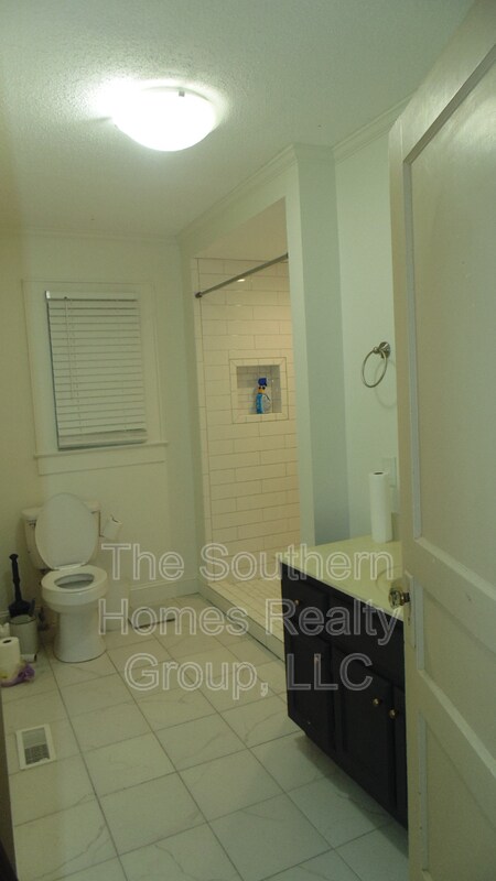 Building Photo - 1102 Dodson St