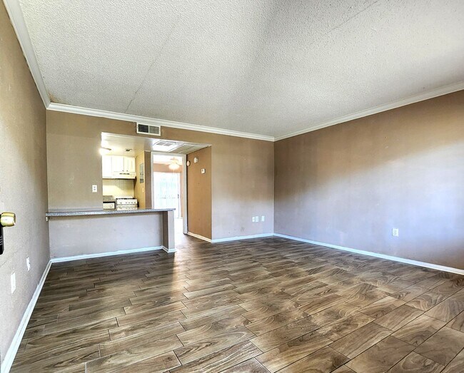 Foto del edificio - 1 BR/1 BA Condo; Ground Floor Unit; All-Ti...