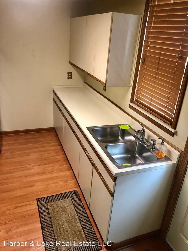 Foto del edificio - 3 br, 1 bath House - 813 Main St