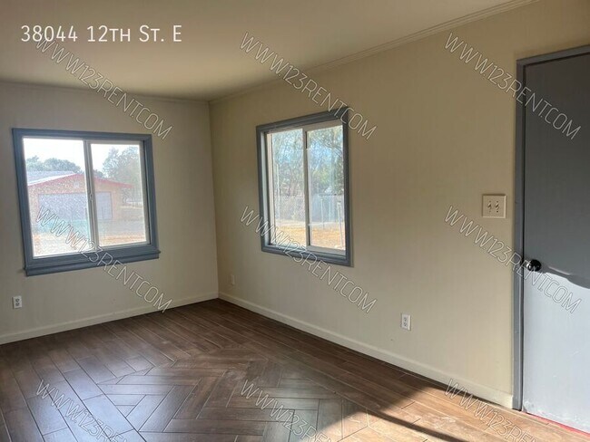 Foto del edificio - 38044 12th St E