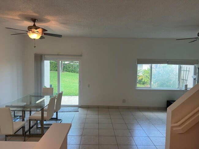 Foto del edificio - 4878 SW 32nd Terrace