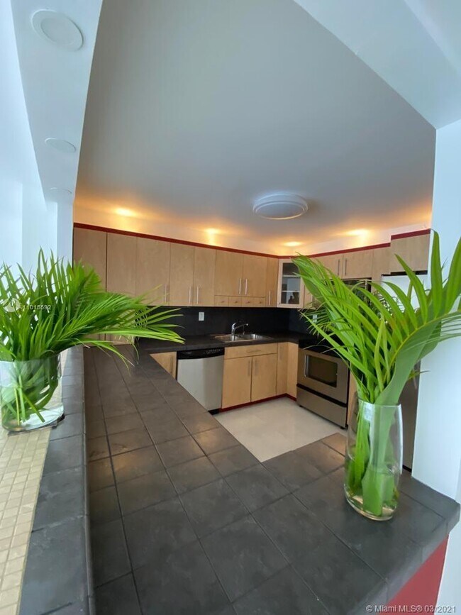 Building Photo - 18071 Biscayne Blvd