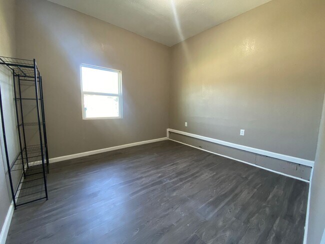 Foto del edificio - 4725 S Shallow Brook Dr
