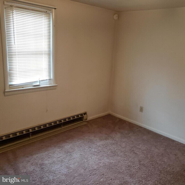 Building Photo - 56 Pineside Dr