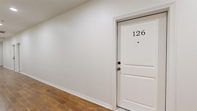 Foto del edificio - 206 N Main St