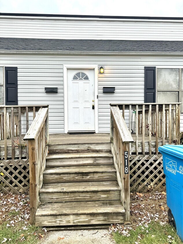 Primary Photo - 518 Courtney Ave NE