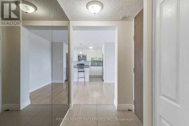 Building Photo - 250 Scarlett Rd