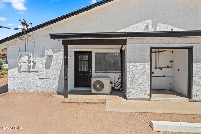 Building Photo - 576 N San Marcos Dr