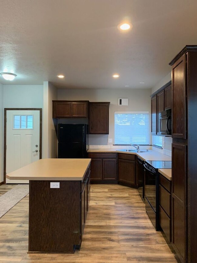 Building Photo - Brand New Duplex in Spokane Valley!