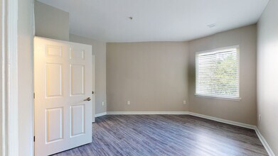 Interior Photo - 20 Lambourne