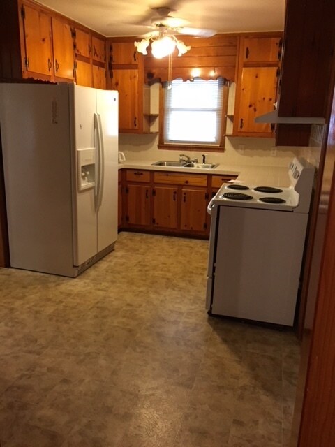 kitchen - 3100 Pine Hill Dr NW