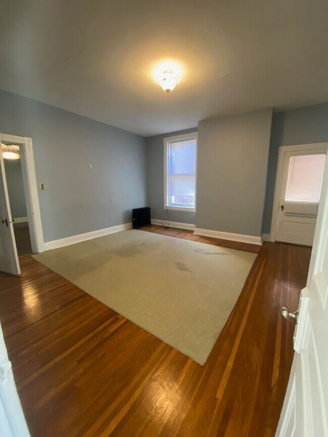Foto del edificio - 327 E Market St