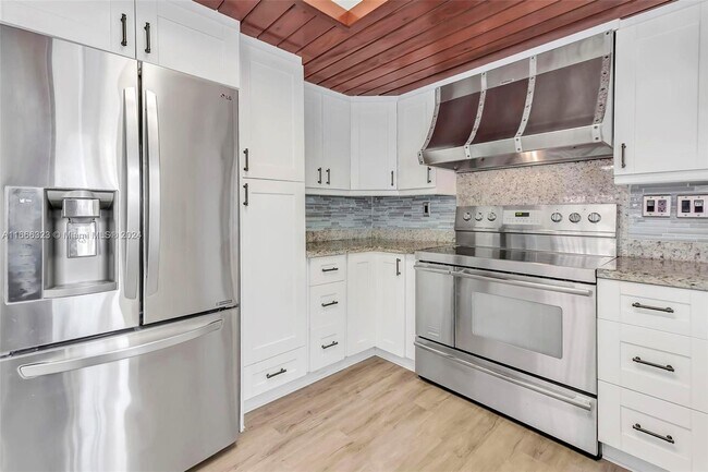Foto del edificio - 44 NW 27th Ct