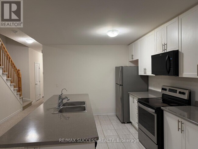 Building Photo - 77 Diana Ave