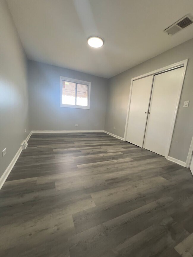 Foto del edificio - Beautiful and spacious 3 Bedroom 1 Bath House in Calumet City, IL MUST SEE