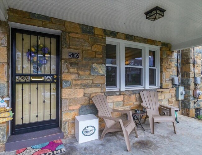 Front porch with friendly neighbors! - 5319 1st St NW