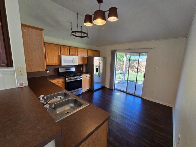 Foto del edificio - College Station - 3 bedroom / 2 bath / Garage / Fenced in back yard.