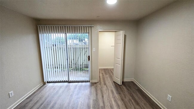 Building Photo - 8100 Creekbend Dr