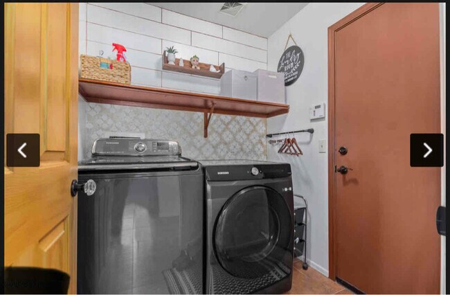 Foto del edificio - 585 W Calle MAROJO