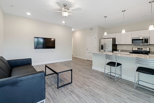 Foto del interior - 611 S State St