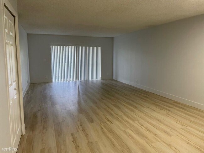 Building Photo - 2 br, 2 bath Condo - 235 Lakeview Dr Apt 102