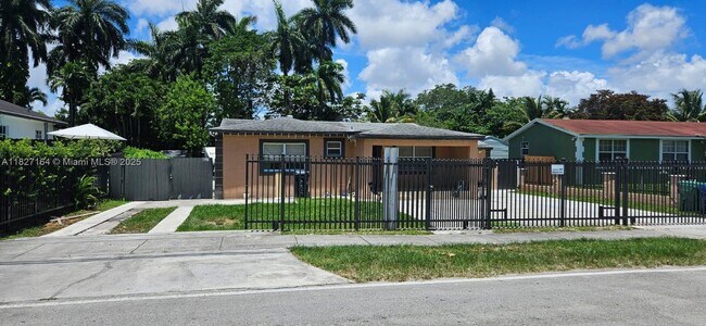 Foto del edificio - 9748 Little River Dr